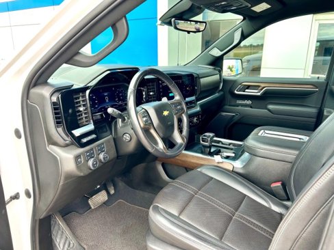 Used 2022 Chevrolet Silverado 1500 High Country w/ Technology Package image 16
