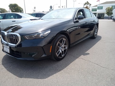 Used 2024 BMW i5 eDrive40i w/ Premium Package image 3