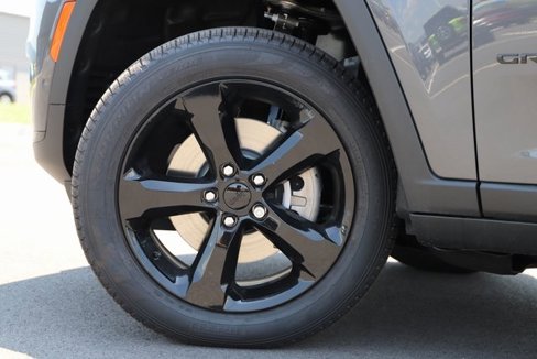 New 2025 Jeep Grand Cherokee L Limited image 3