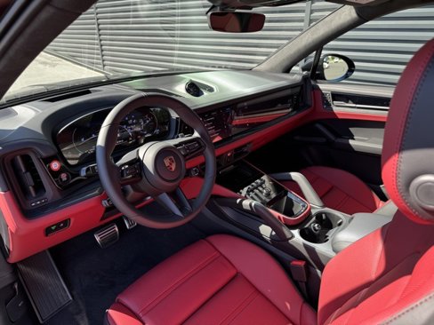 New 2026 Porsche Cayenne GTS image 4