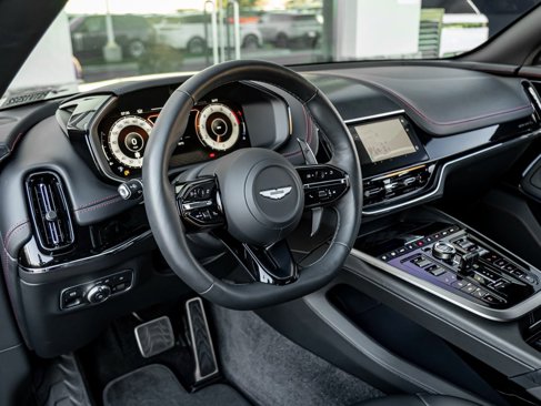 Used 2025 Aston Martin DBX 707 image 3