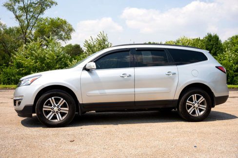 Used 2017 Chevrolet Traverse LT image 2