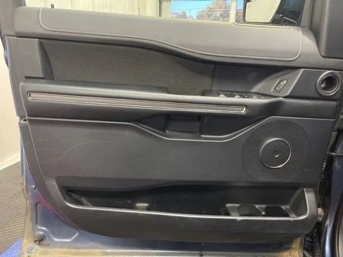 Used 2019 Ford Expedition XLT image 8