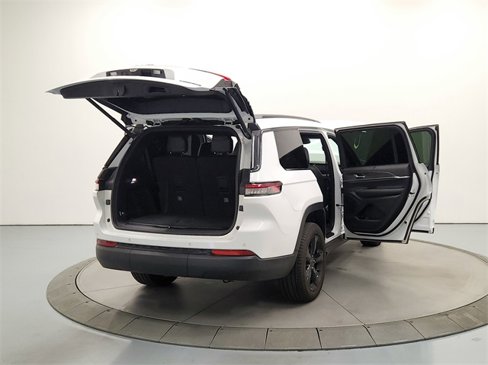 Used 2025 Jeep Grand Cherokee L Limited w/ Luxury Tech Group II image 15