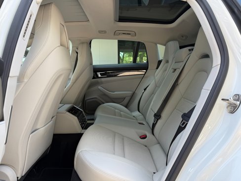 Used 2023 Porsche Panamera 4 w/ Premium Package image 25