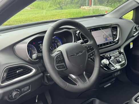 New 2025 Chrysler Voyager LX image 19