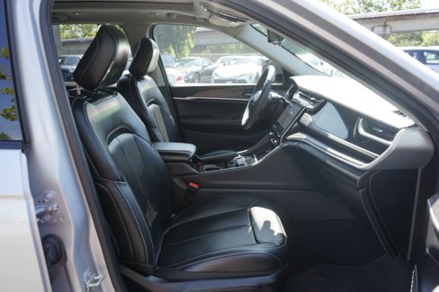 Used 2023 Jeep Grand Cherokee 4WD 4xe w/ Luxury Tech Group II image 19