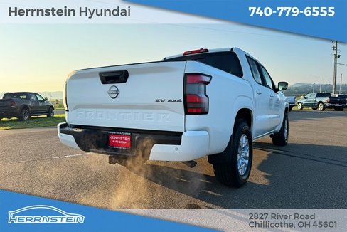 Used 2024 Nissan Frontier SV w/ SV Convenience Package image 32