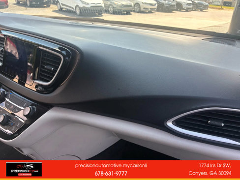 Used 2017 Chrysler Pacifica Touring-L image 22
