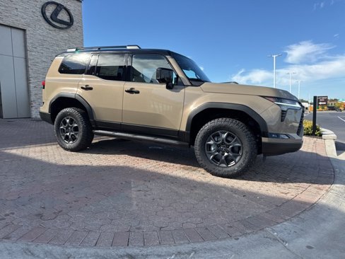 New 2025 Lexus GX 550 image 5