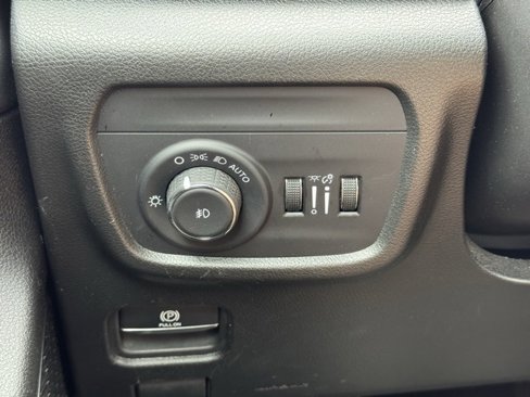 Used 2024 Jeep Grand Cherokee L Limited w/ Luxury Tech Group II image 27