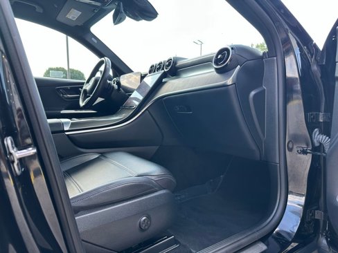 Used 2024 Mercedes-Benz GLC 300 4MATIC image 40