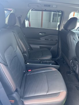 Used 2025 Nissan Pathfinder Platinum image 29