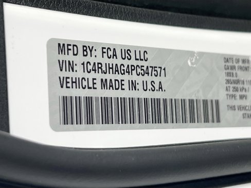 Used 2023 Jeep Grand Cherokee Laredo w/ Luxury Tech Group I image 29