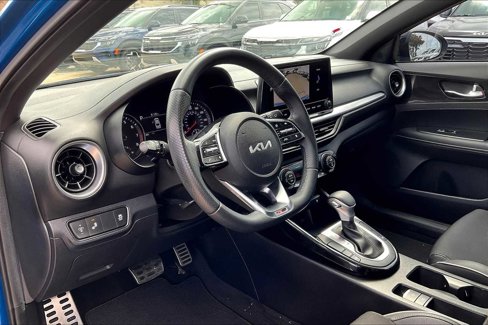 Used 2022 Kia Forte GT-Line w/ GT-Line Premium Package image 2