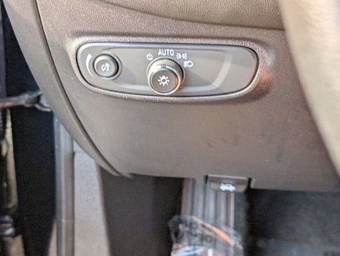 Used 2021 Chevrolet Equinox LS image 20