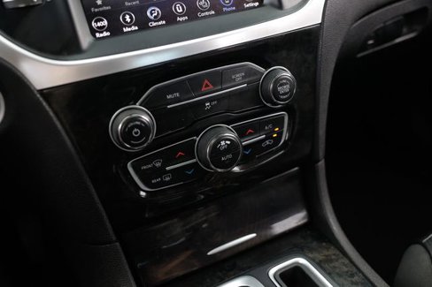 Used 2019 Chrysler 300 Limited image 33