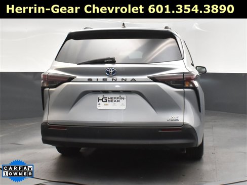 Used 2023 Toyota Sienna XLE image 6