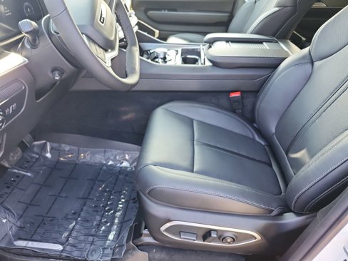 New 2025 Jeep Wagoneer L Series II image 9