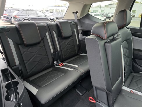 New 2025 Volkswagen Atlas Peak Edition SE image 13