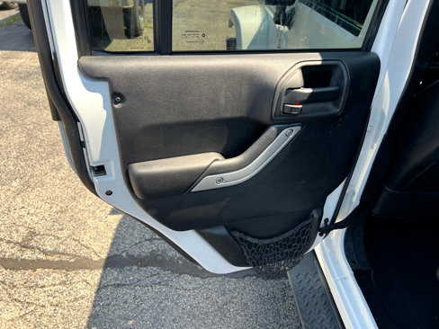 Used 2014 Jeep Wrangler Unlimited Sahara image 13