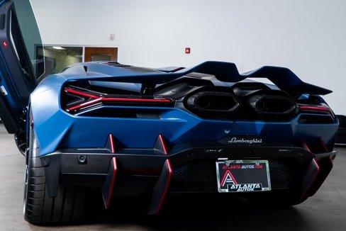 Used 2024 Lamborghini Revuelto image 25