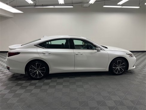 Certified 2025 Lexus ES 300h w/ Premium Package image 4
