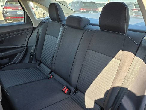 Used 2022 Volkswagen Jetta S image 19