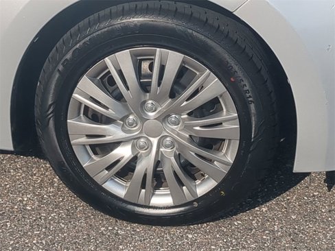 Used 2015 Toyota Corolla LE image 11