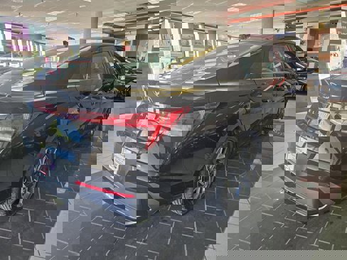 Used 2024 Hyundai Elantra Limited image 4