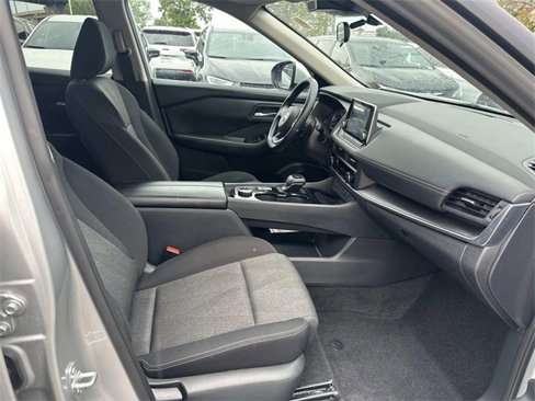 Used 2024 Nissan Rogue SV image 9