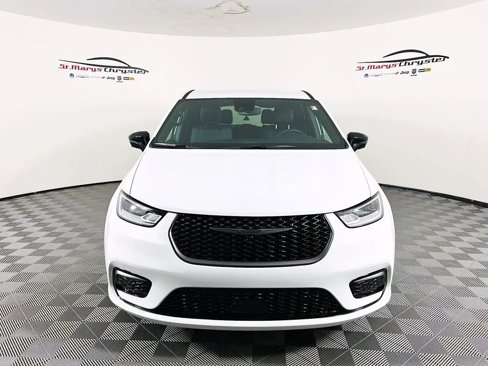 New 2026 Chrysler Pacifica Select image 3