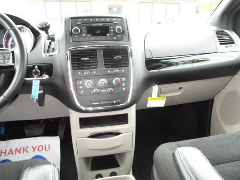 Used 2016 Dodge Grand Caravan SE image 27