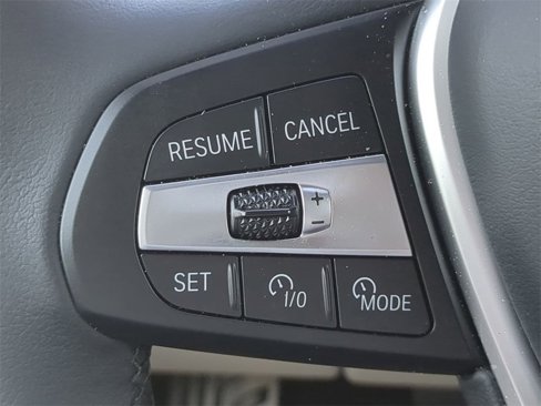 Certified 2025 BMW X5 xDrive50e w/ Premium Package image 27