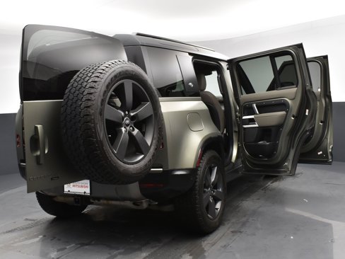 Used 2023 Land Rover Defender 110 X-Dynamic SE image 26