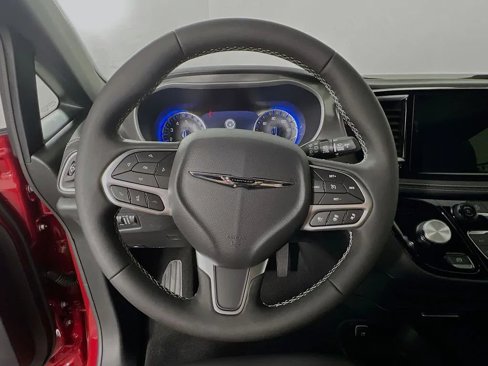 New 2026 Chrysler Pacifica Select image 12