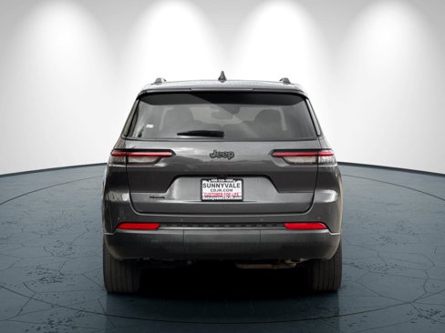 Used 2023 Jeep Grand Cherokee L Laredo image 5