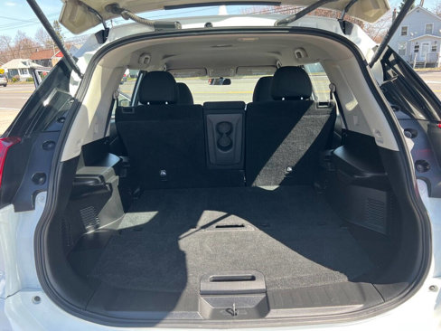 Used 2017 Nissan Rogue S image 18
