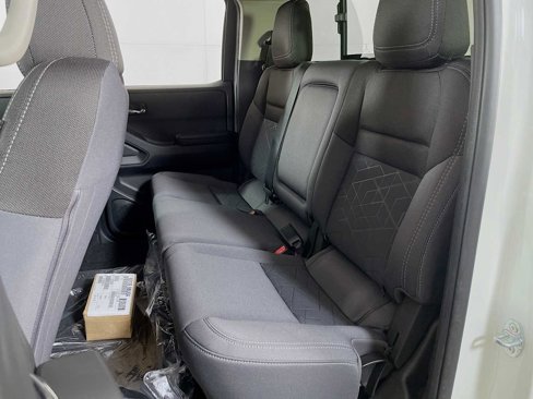 Used 2025 Nissan Frontier SV w/ SV Convenience Package image 21