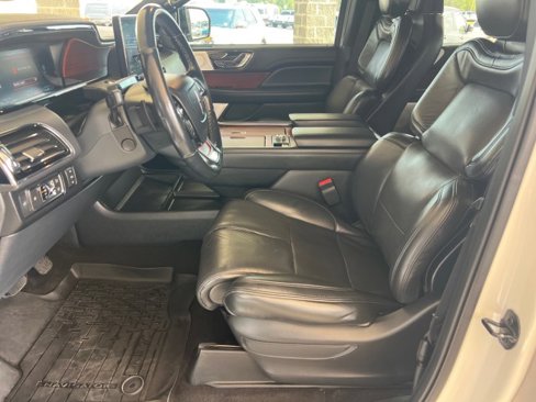 Used 2022 Lincoln Navigator L Reserve image 17