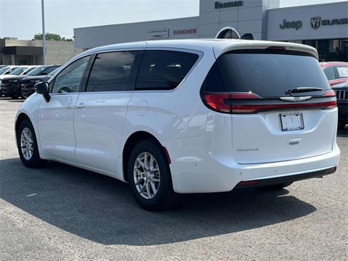 New 2025 Chrysler Pacifica Select image 5