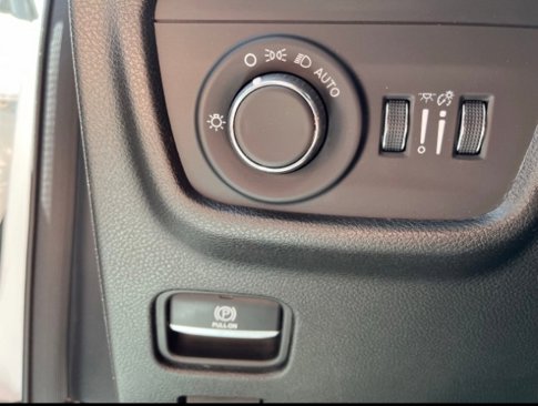 Used 2023 Jeep Grand Cherokee Laredo image 11