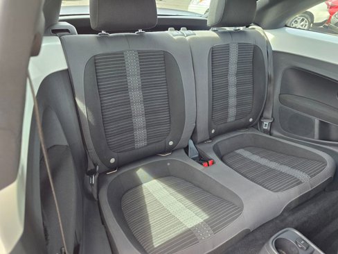 Used 2012 Volkswagen Beetle Launch Edition image 14