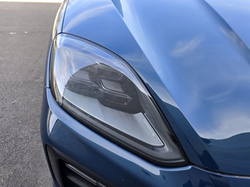 New 2025 Porsche Cayenne Coupe image 11