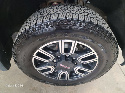 Used 2023 GMC Sierra 2500 AT4 w/ AT4 Preferred Package image 14