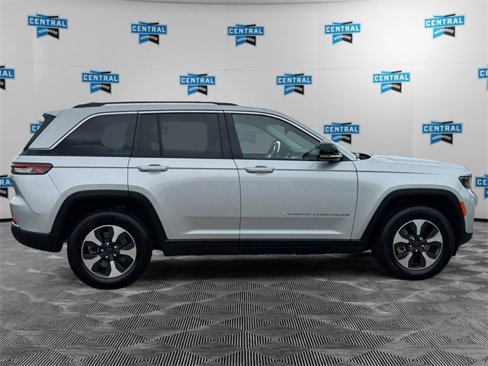 Used 2023 Jeep Grand Cherokee 4WD 4xe image 7