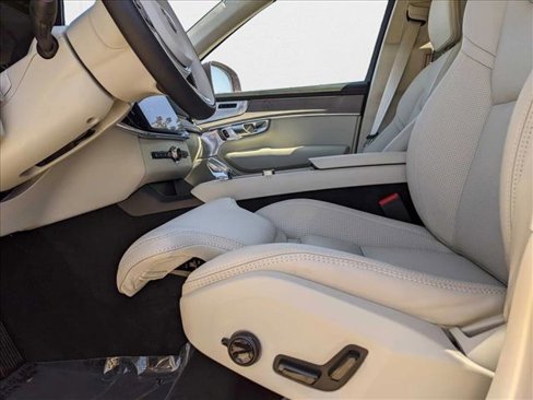 New 2025 Volvo XC90 B5 Ultra w/ Lounge Package image 4