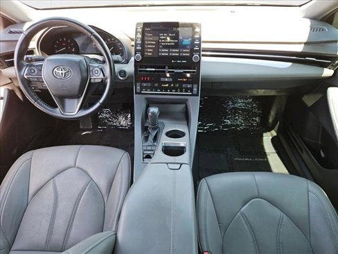 Used 2019 Toyota Avalon XLE image 17