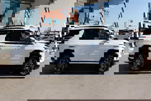 New 2026 Chevrolet Traverse LT w/ Driver Confidence Package image 3