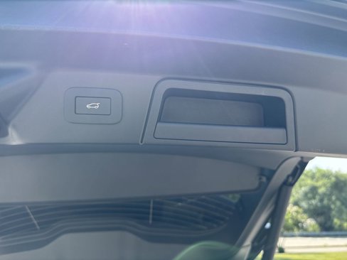 New 2026 Land Rover Range Rover Velar Dynamic SE image 13